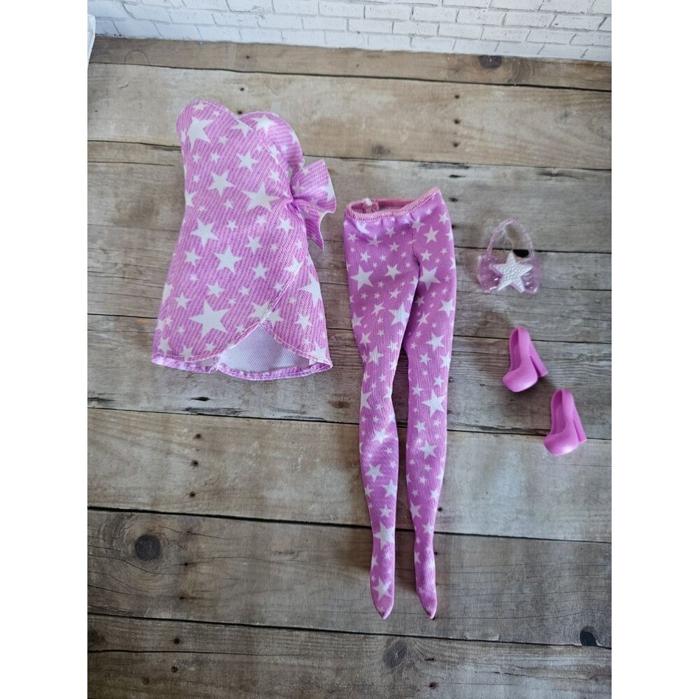Mattel Barbie Deluxe Style Wave 3 Pink White Heart Dress Tights Purse Shoes